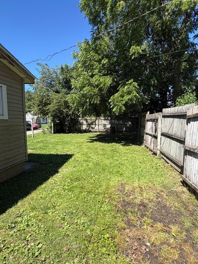 Building Photo - Charming Remodeled 2-Bedroom Home