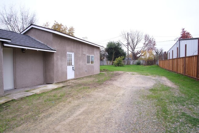 Building Photo - 1663 Gene Rd