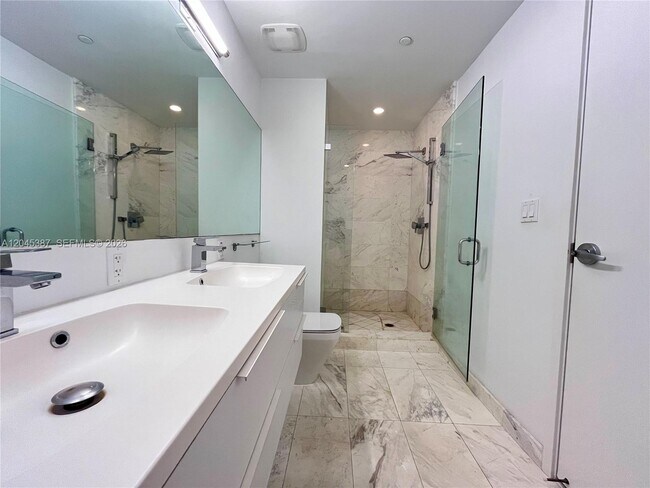Building Photo - 9940 W Bay Harbor Dr