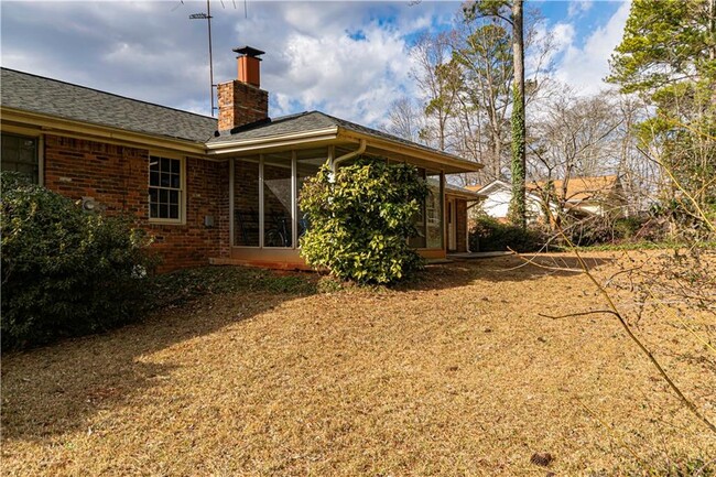 Building Photo - 2449 Midvale Ct