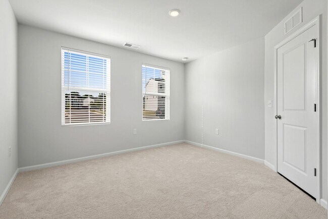 Building Photo - Just Listed! Beautiful 3BR/3.5BA Townhome + $500 Off First Month's Rent