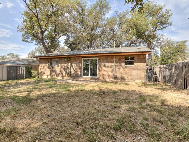 Building Photo - 604 Greenvale Rd