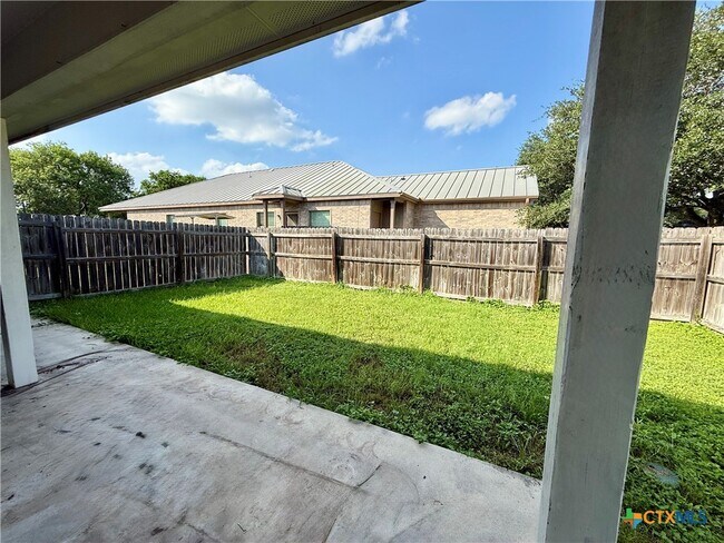 Building Photo - 1035 Helen Dr