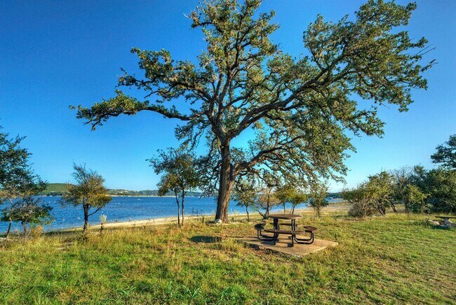 Building Photo - 15501 Rock Creek