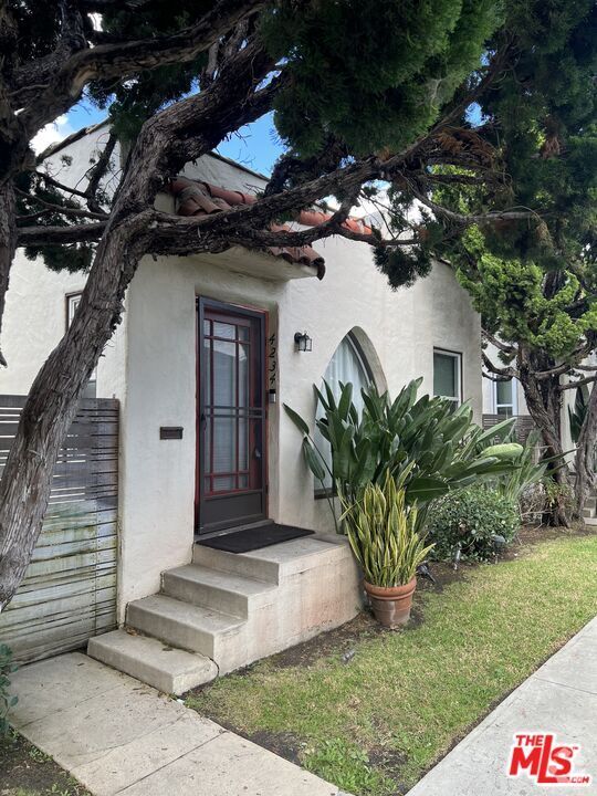 Building Photo - 4234 Lincoln Ave
