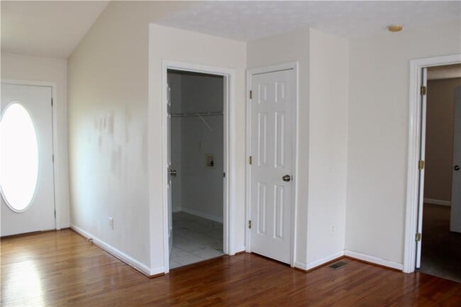 Building Photo - 3755 Fern Creek Dr