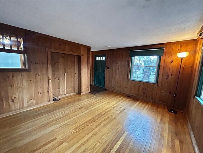 Building Photo - 6 Long Farm Terrace