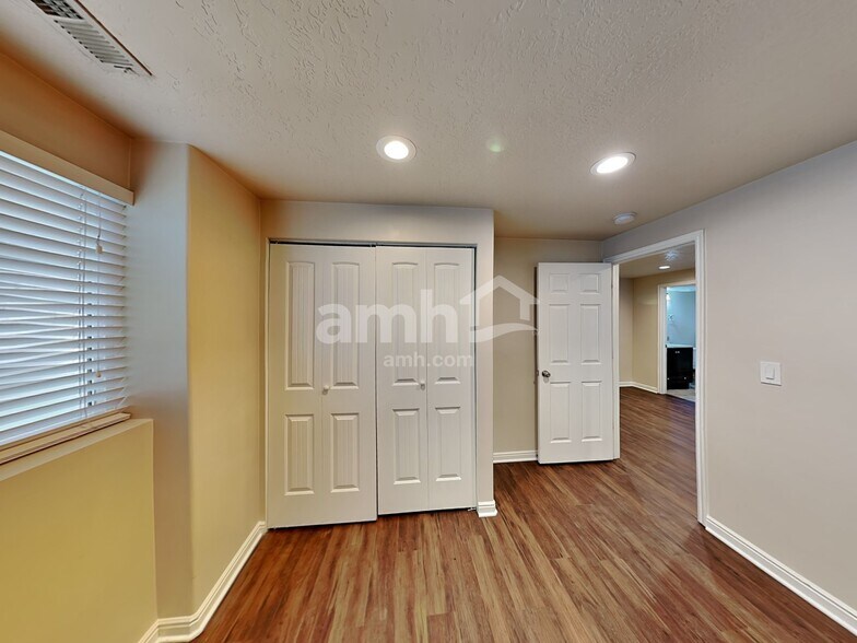 Building Photo - 7585 S 2050 E