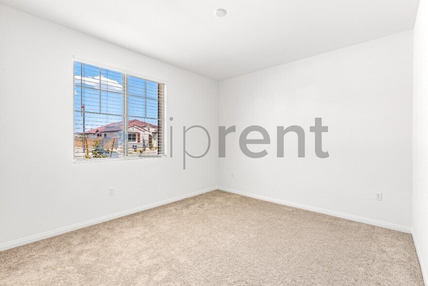 Building Photo - Unit