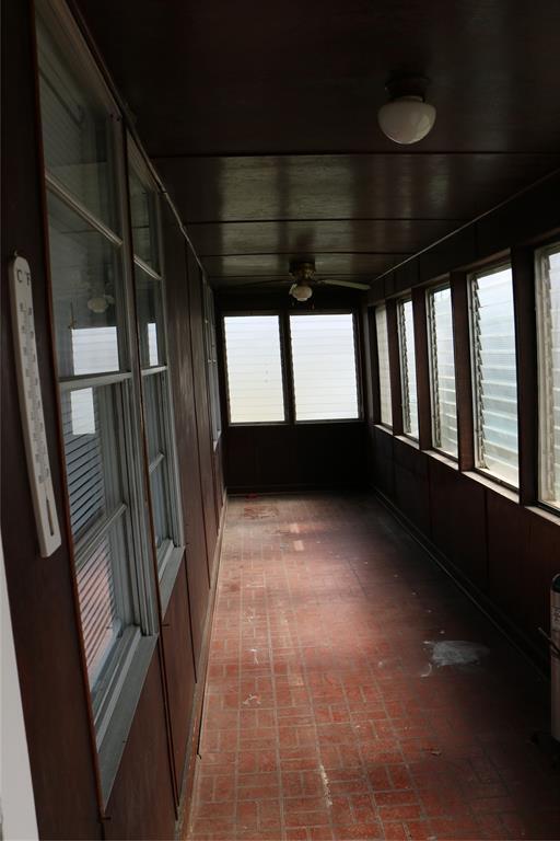 Building Photo - 502 W 8th St