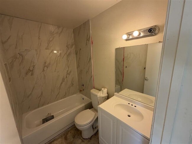 Building Photo - Large 3/2 with attached garage