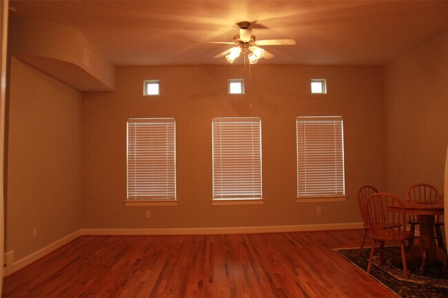 Building Photo - 3703 Main Poplar Dr