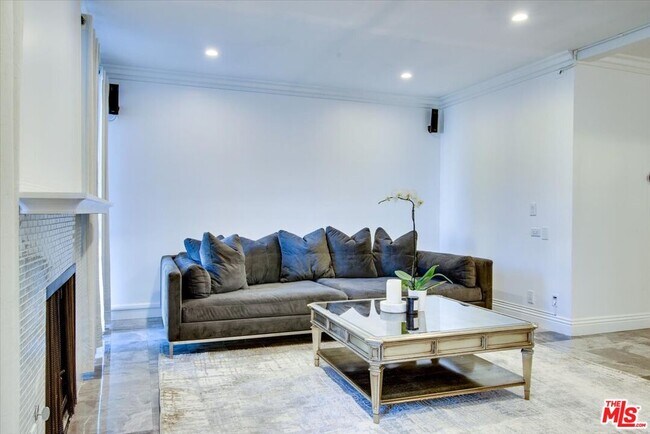 Building Photo - 1909 Pelham Ave