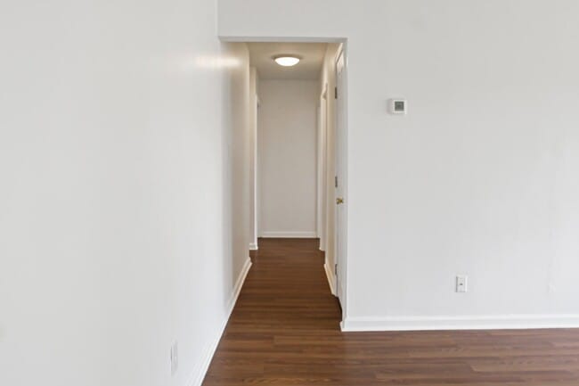 Building Photo - 301 Sheridan Dr