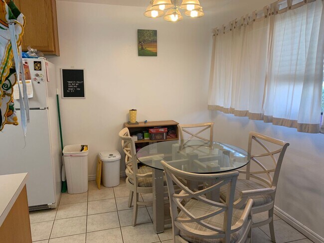 Building Photo - WHOLE APARTMENT available in Santa Barbara Condos for Fall 2027