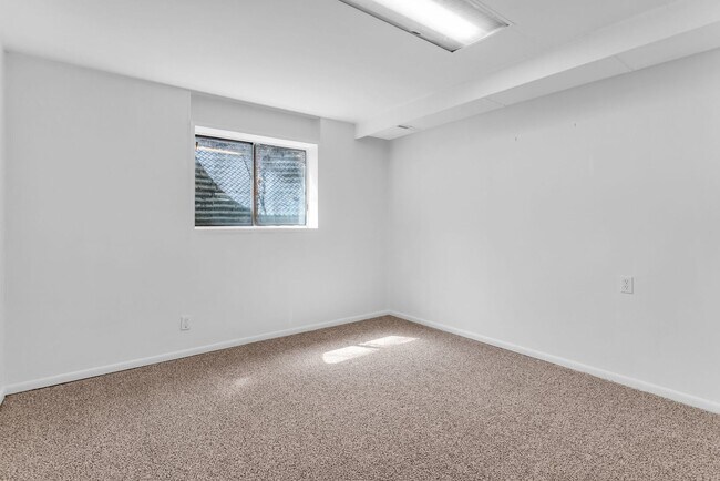 Building Photo - Gated 3 Bed Condo with Pool & Tennis Court