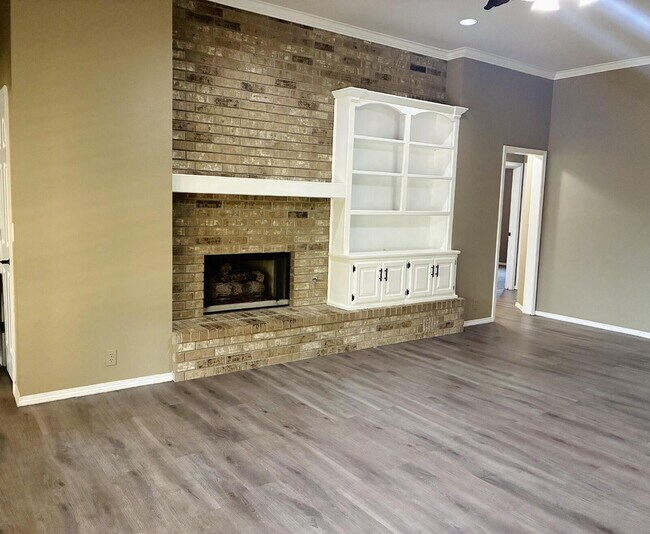 Building Photo - Beautiful Home in Westbury South Ready for Move-In!