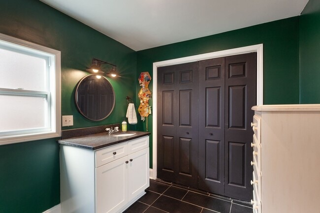 Building Photo - Beautifully Updated Home in Vibrant Atlanta Neighborhood