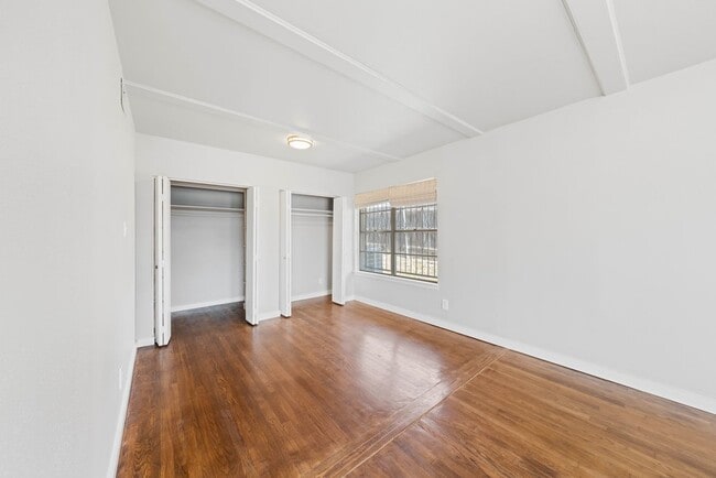 Building Photo - 303 Marquis Ln