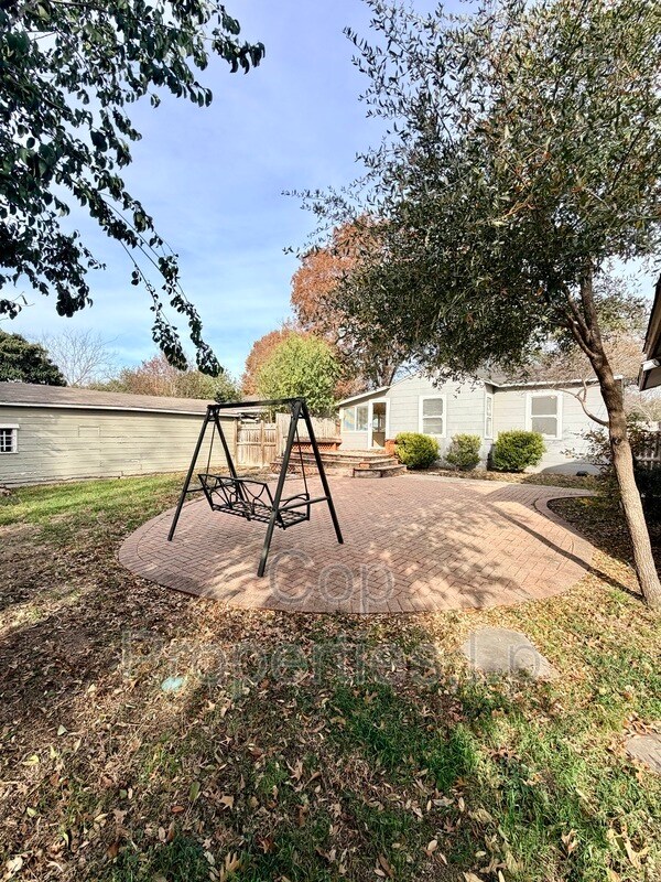 Building Photo - 118 Field Crest Dr