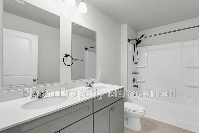 Building Photo - 227 Shortmarsh St