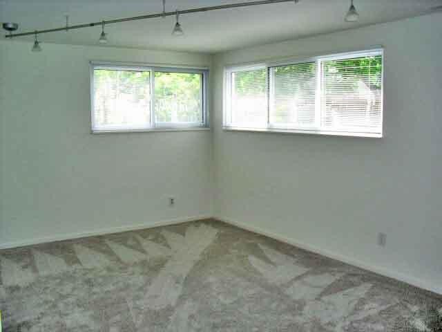 Building Photo - 255 Brookside Dr