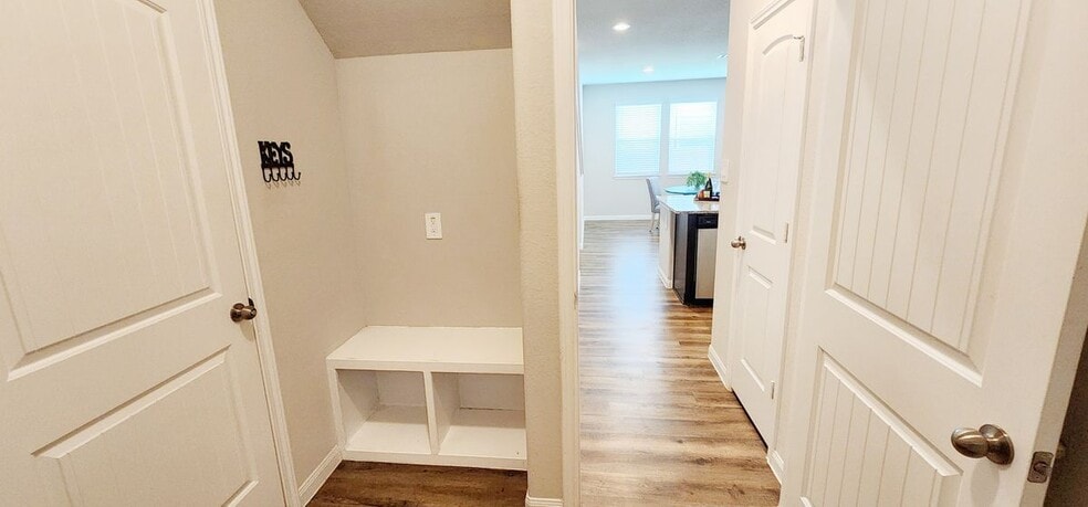 Building Photo - 5759 Cerrillos Dr