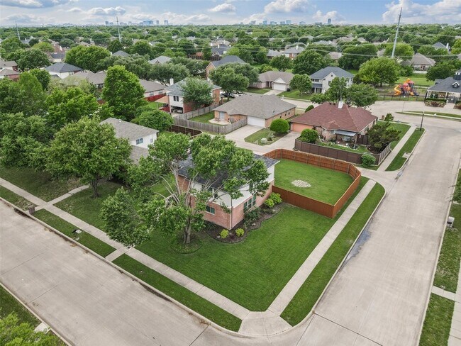 Building Photo - 6505 Tara Ln