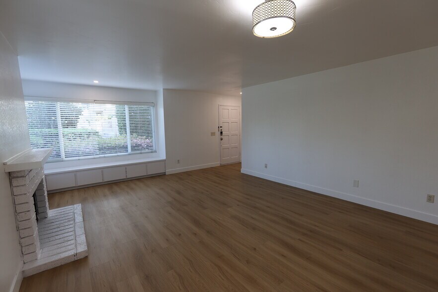 Building Photo - 4034 Nobel Dr