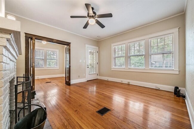 Building Photo - 1000 E Crenshaw St