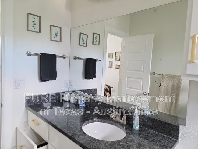 Building Photo - 2109 Maxwell Ln