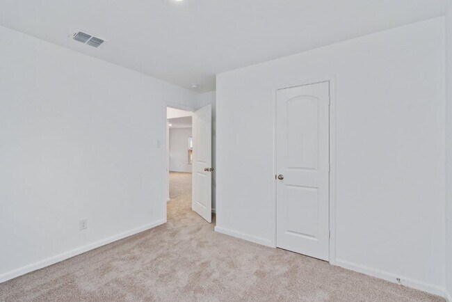 Building Photo - 3886 Trail de Paris