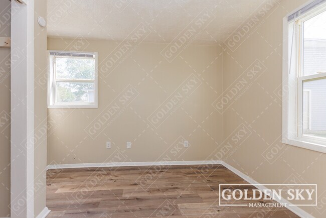 Building Photo - 119 E 1st St