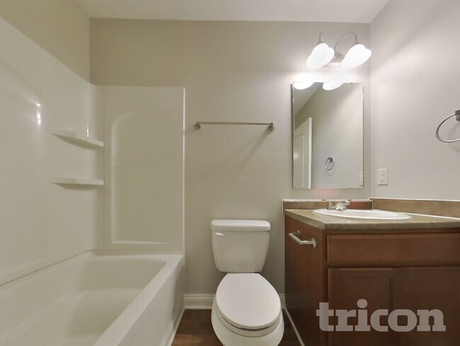 Building Photo - 722 Chestnut Ln