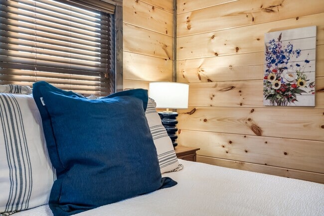 Building Photo - 2127 Eagle Feather Dr