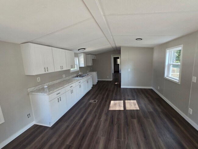 Building Photo - Lake Cherie Mobile Estates