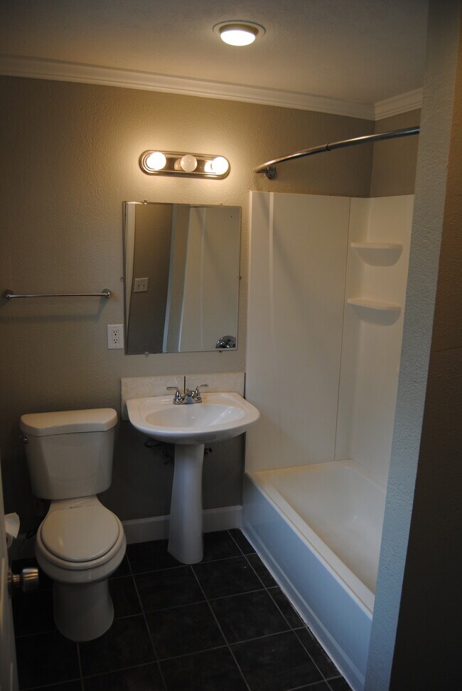 Building Photo - La Marque 6 Unit