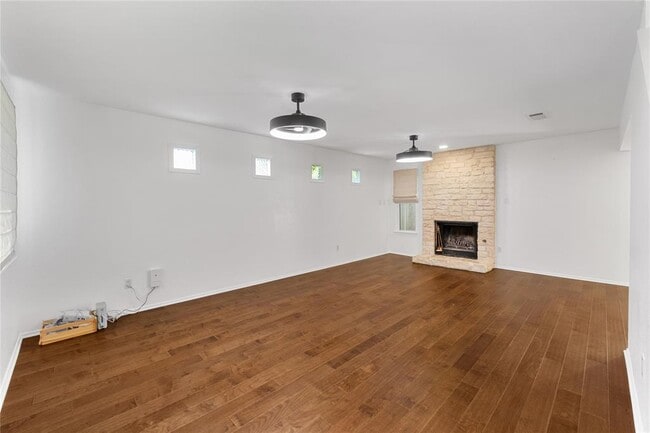 Building Photo - 7602 Banpass Ln
