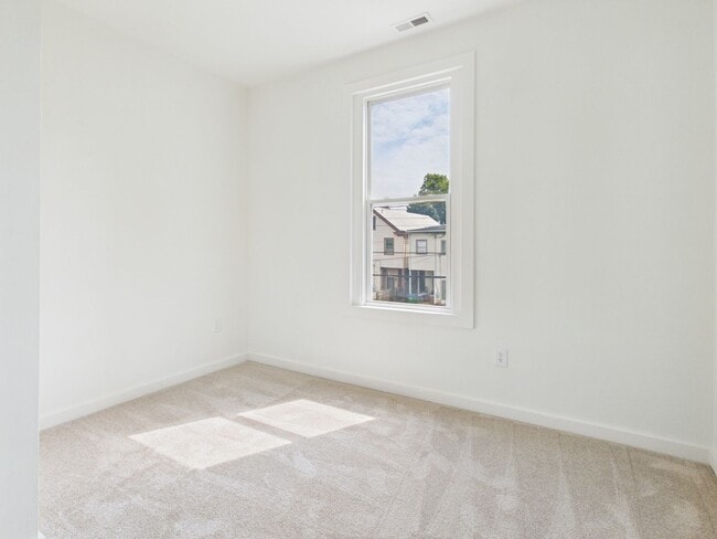 Building Photo - 204 Wellford St
