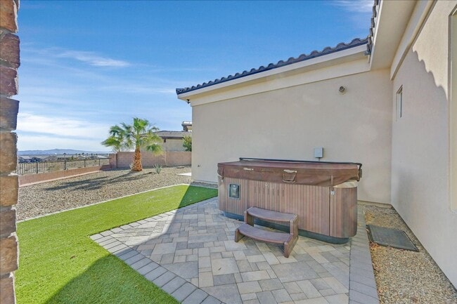 Building Photo - Custom Luxury Home with Strip and Mountain Views!