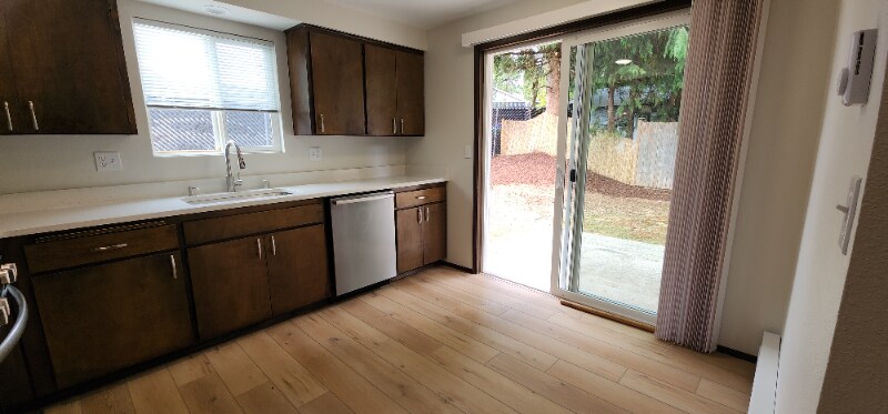 Building Photo - 9330 Holly Dr