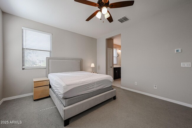 Building Photo - 3813 E Branham Ln