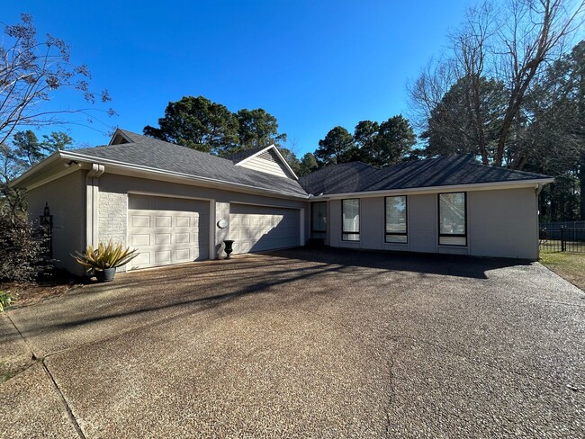 Building Photo - Gorgeous 4 Bedroom home in South Shreveport