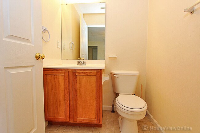 Building Photo - 2831 Hemlock Ct