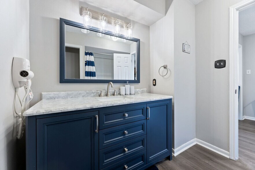 Building Photo - 9123 Kerr Dr