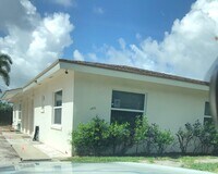 Building Photo - 138 SE 3rd Ave