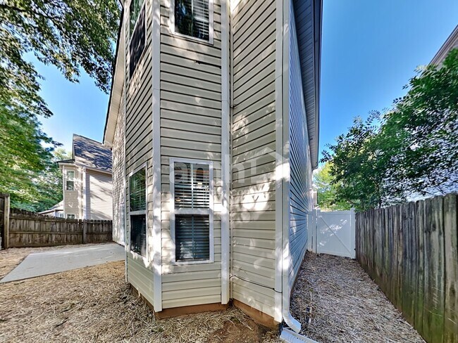 Building Photo - 2775 Gateview Ct