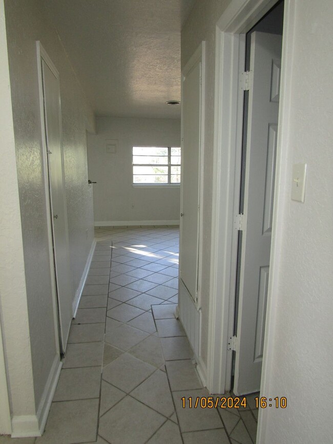 Building Photo - Newly renovated! $200 off First Full month...