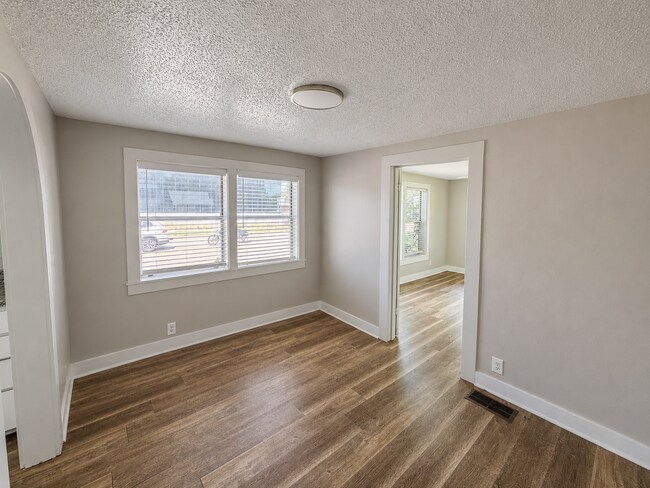 Building Photo - 3/2 Bungalo-style off Birchman