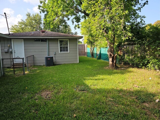 Building Photo - 1107 9th Ave N